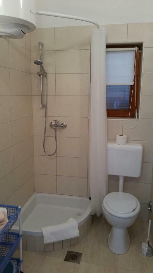 Appartamento Apartman Ivanica Jezera Esterno foto