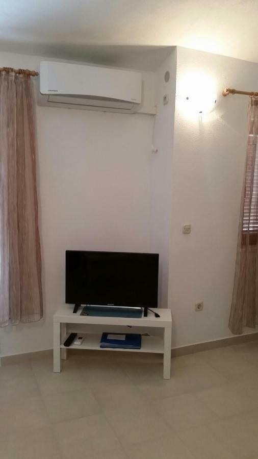 Appartamento Apartman Ivanica Jezera Esterno foto