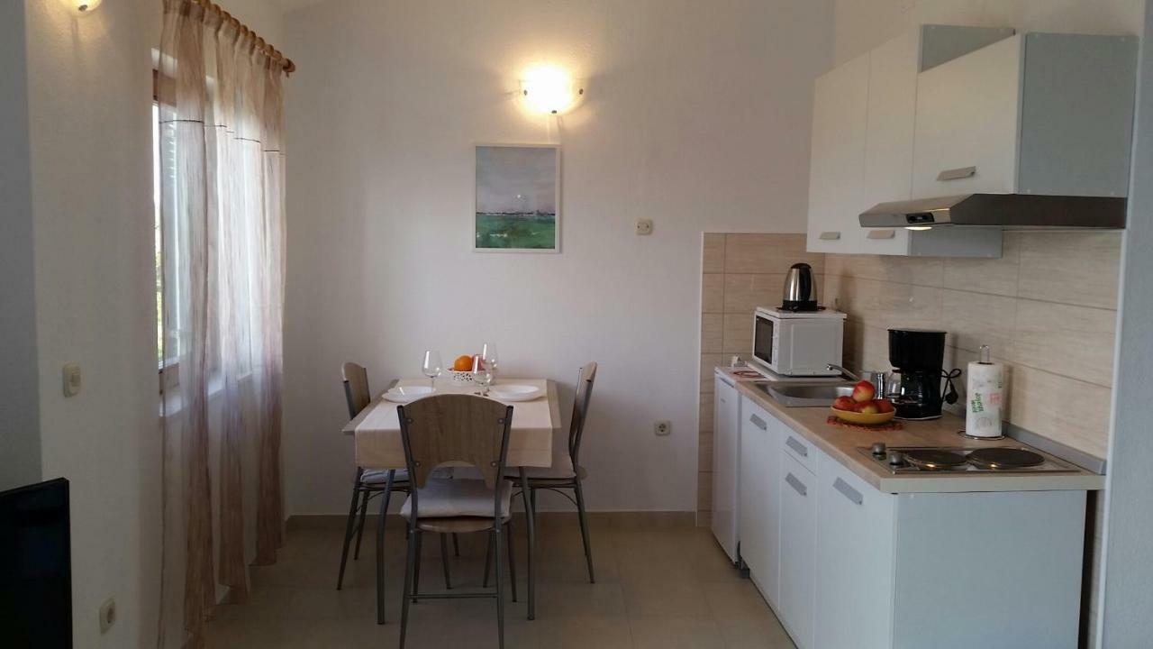 Appartamento Apartman Ivanica Jezera Esterno foto